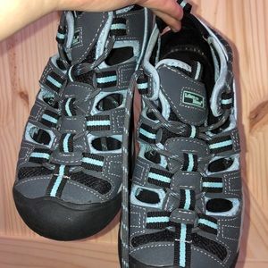 Lakes and Rivers grey sandals